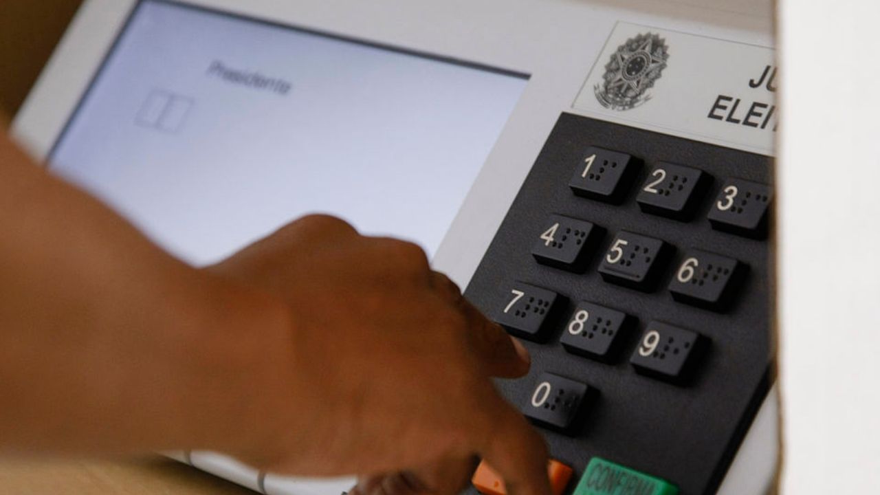 Após apagão que já dura mais de uma semana, eleições são adiadas em Macapá