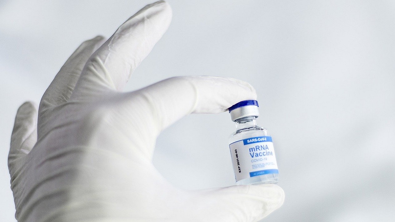 Vacina contra ômicron pode ser aprovada em até 4 meses