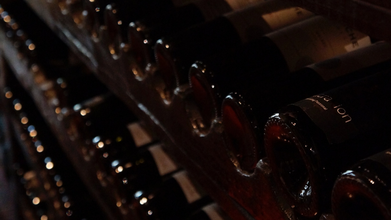 Casal rouba R$ 8 milhões em vinhos na Espanha