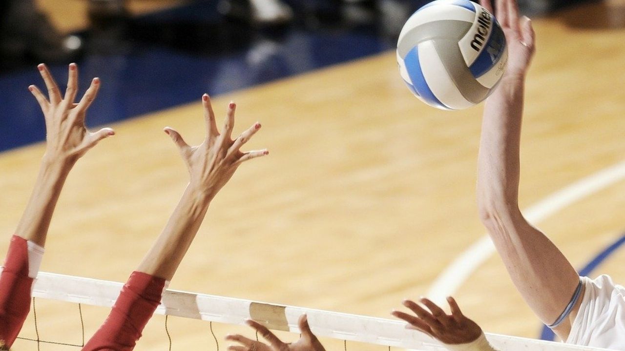 Jogadora de vôlei do Afeganistão foi morta pelo Talibã, diz técnica da seleção