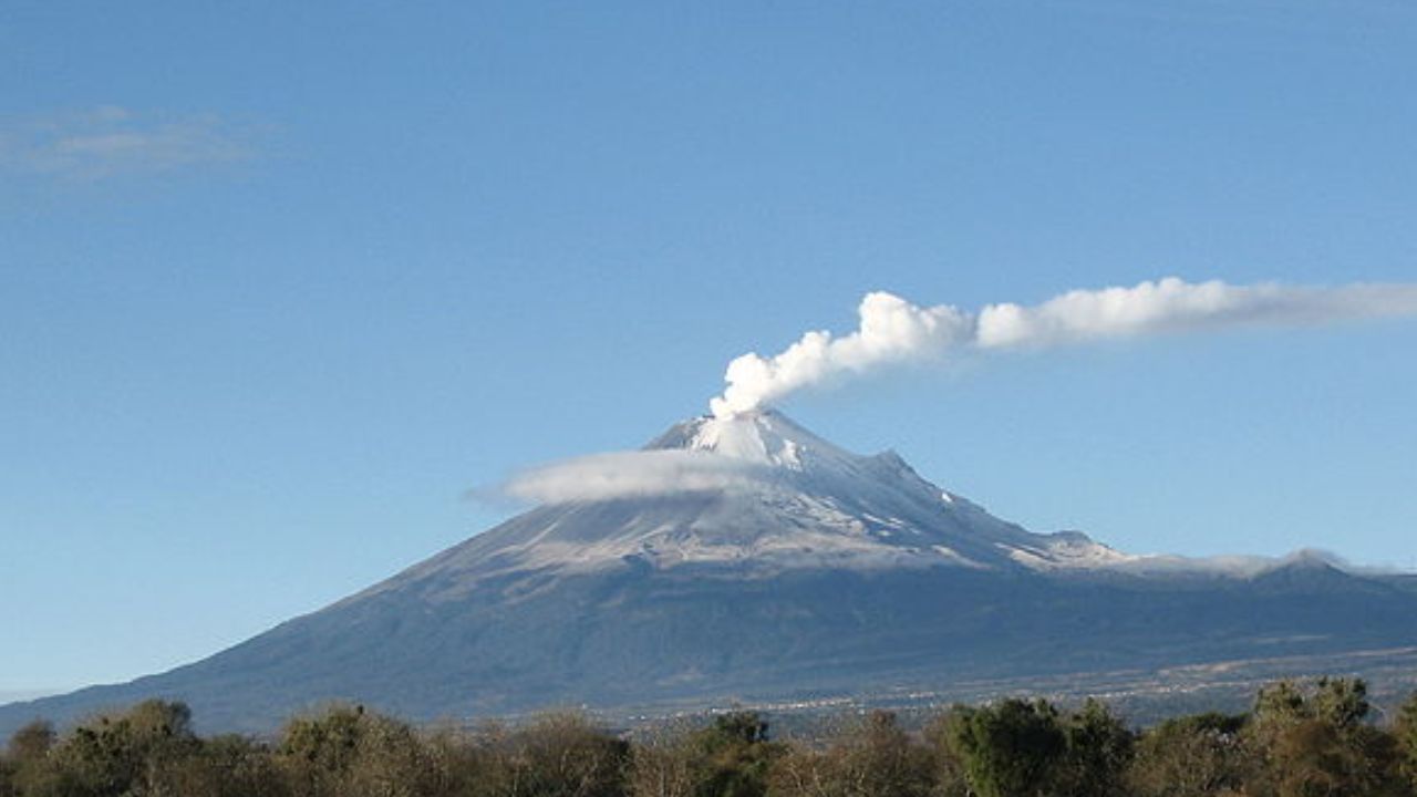 Alpinista morre ao ser atingida por explosão de vulcão no México