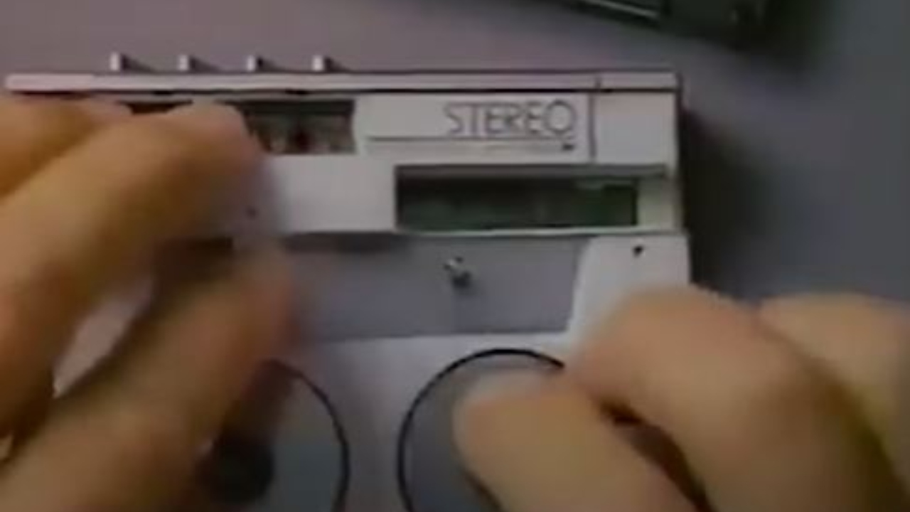 Walkman está de volta: aparelho dos anos 80 é lançado com novo modelo