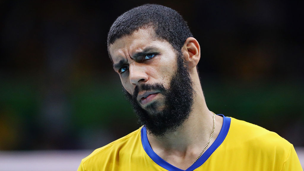 Campeão olímpico de vôlei faz enquete sobre ‘tiro em Lula’ e governo se manifesta