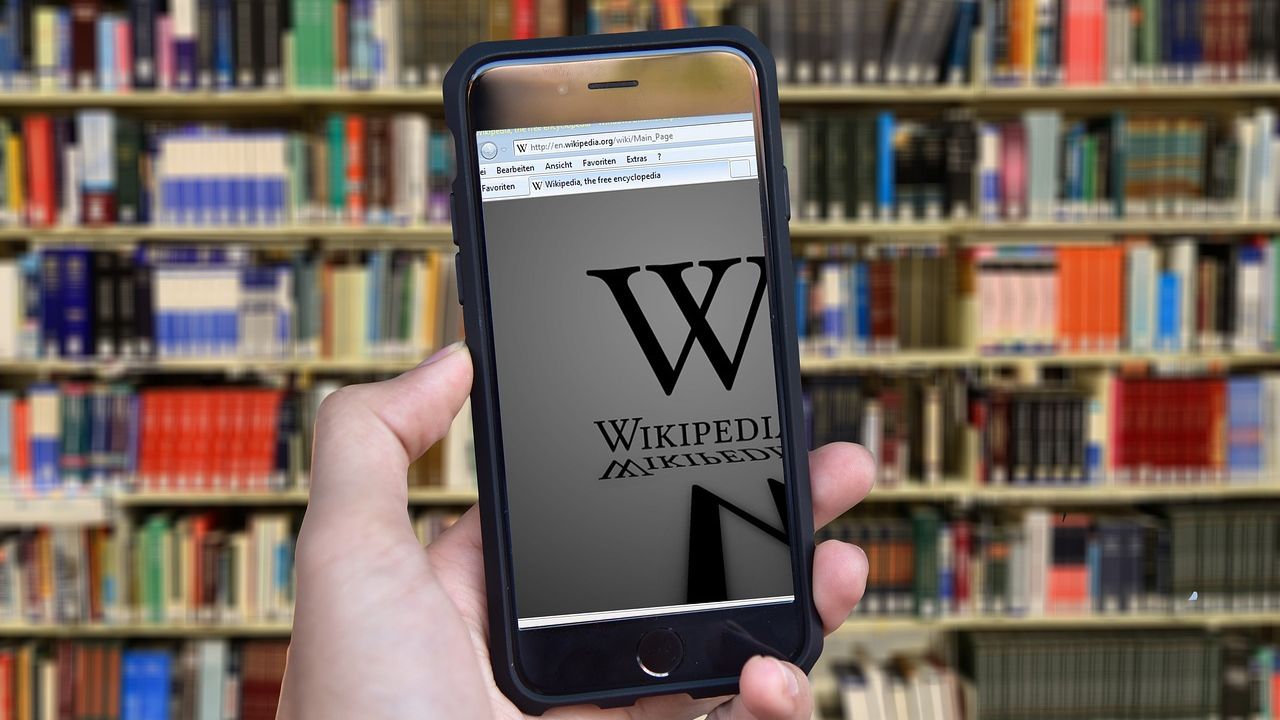 Taylor Swift e ChatGPT: Veja as buscas mais frequentes na Wikipédia deste ano