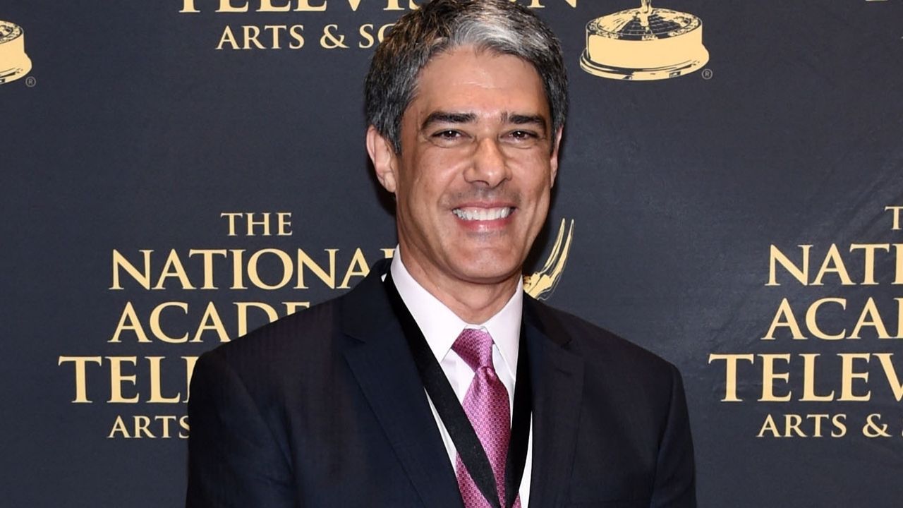 Após informação de jornalista, Globo nega saída de William Bonner