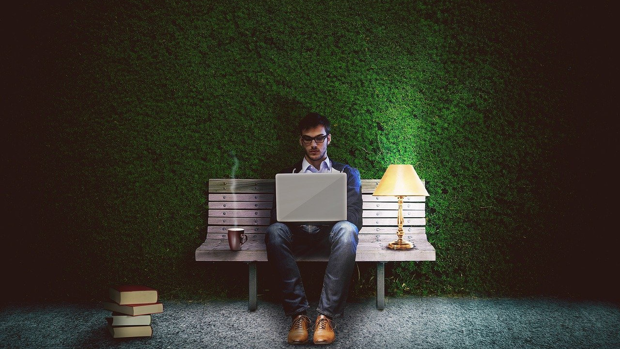 Internet e a deturpação do ser: como a vida virtual está interferindo na realidade?