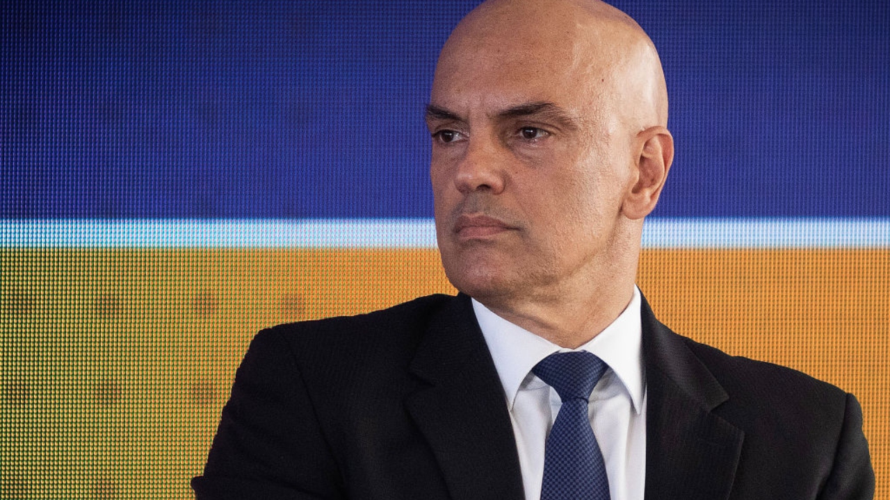 Moraes ordena multa de R$ 100 mil e manda desbloquear vias em todo o Brasil