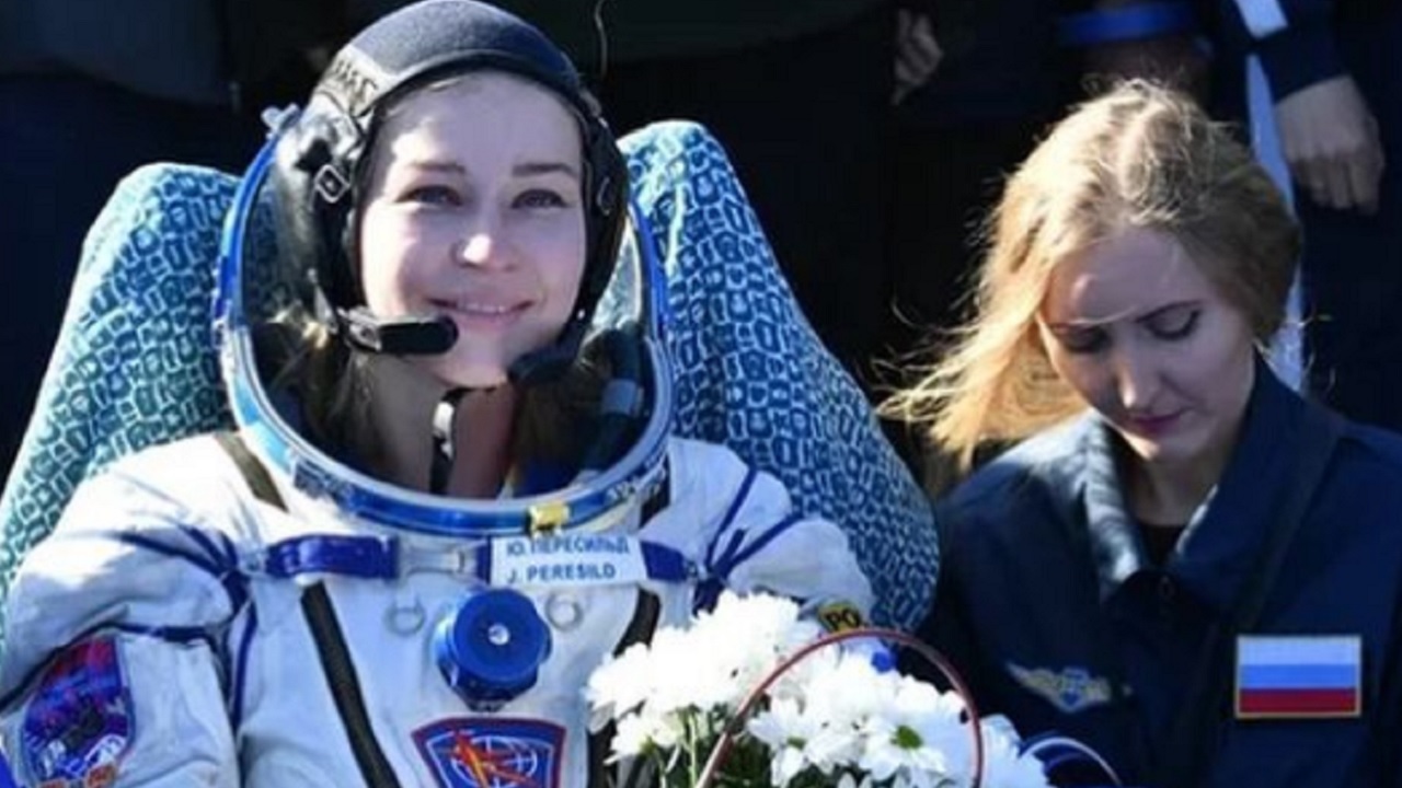 Após 12 dias na ISS, equipe russa que gravou primeiro filme no espaço volta à Terra