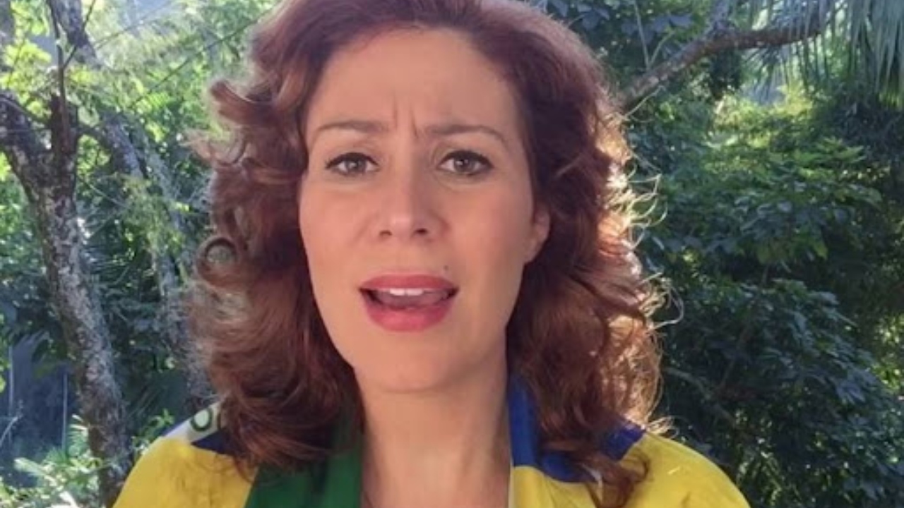 Carla Zambelli tem perfis de redes sociais suspensos