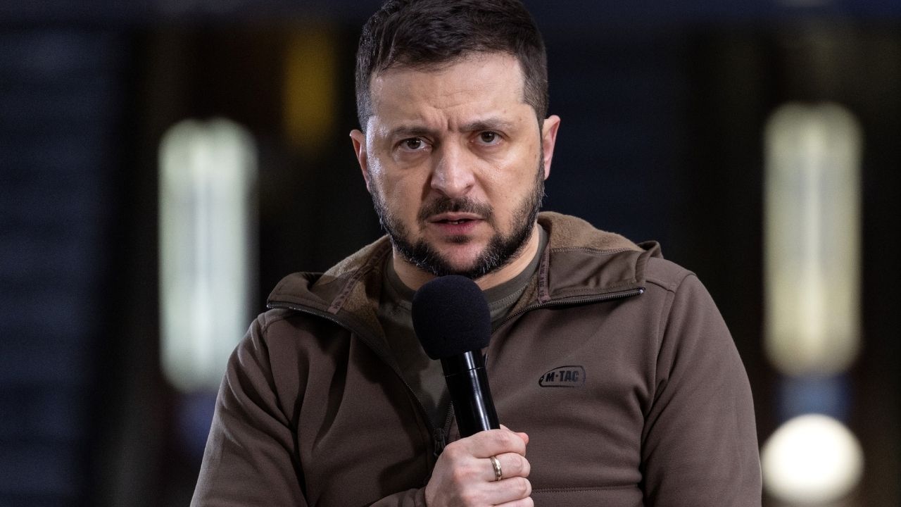 Zelensky detalha tentativa russa de capturá-lo com paraquedistas