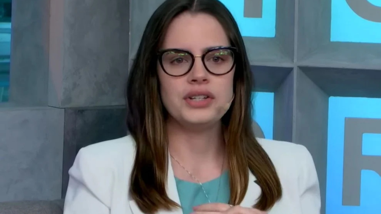 Comentarista Zoé Martinez segura as lágrimas ao comentar vitória de Lula: ‘Transformar o luto em luta’