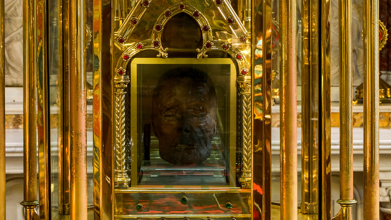 Oliver Plunkett morreu em 1681, entretanto, sua cabeça ainda vive em Igreja da Irlanda