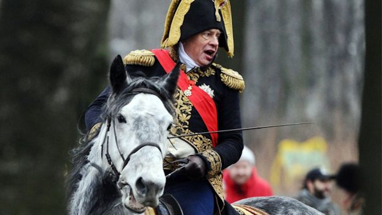 Historiador especialista em Napoleão Bonaparte é flagrado em brutal cena de crime
