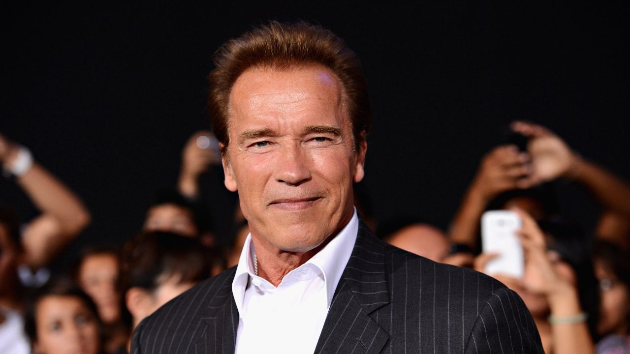 Na adolescência, fotos no quarto de Arnold Schwarzenegger intrigaram a mãe do artista