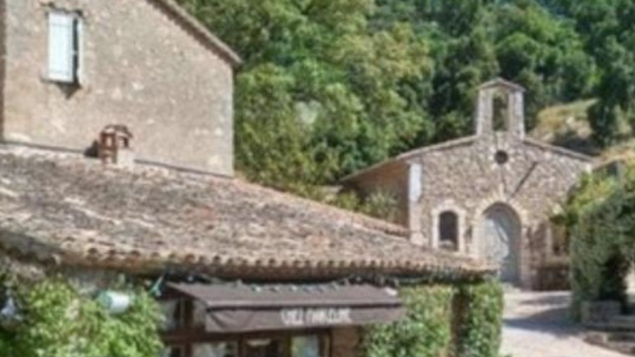 Vila francesa do século 19 é colocada à venda por astro de Hollywood