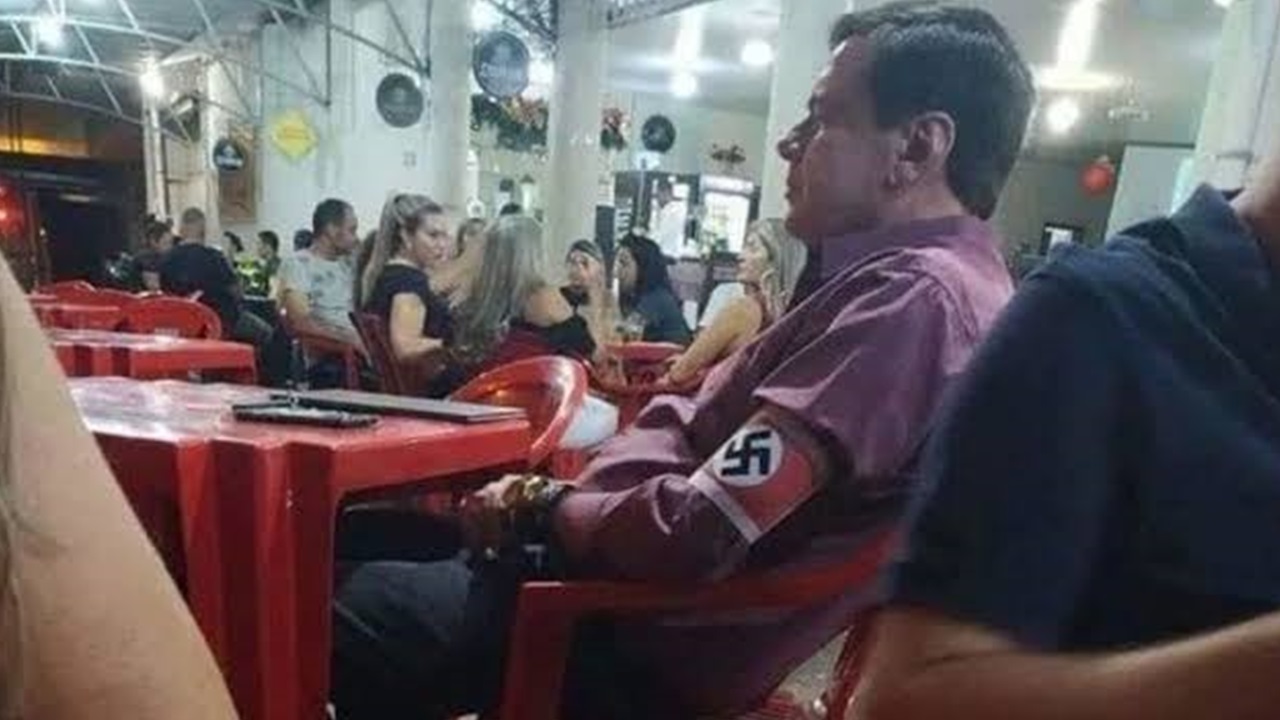 Homem é flagrado com braçadeira nazista em Minas Gerais