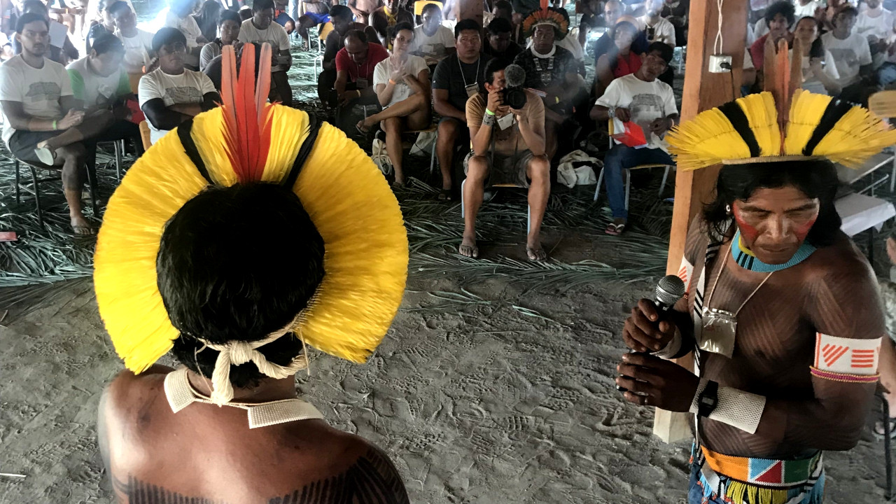Grupos indígenas inimigos se unem contra planos de Bolsonaro na Amazônia