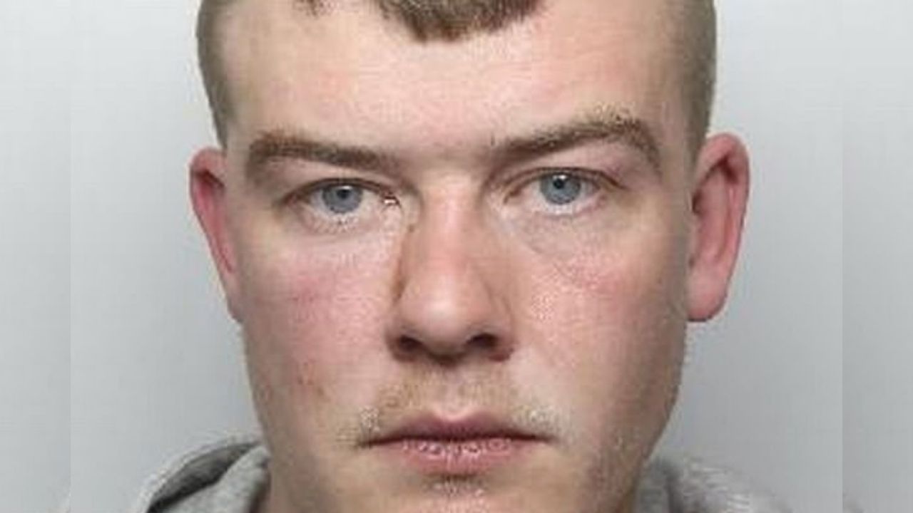 Homem é preso após afirmar ter coronavírus e respirar próximo ao rosto de policial na Inglaterra