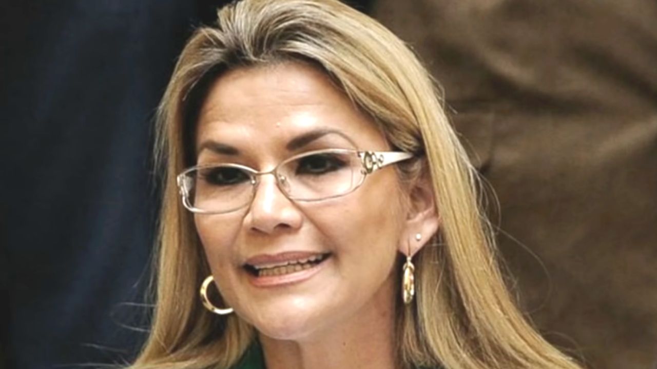Na Bolívia, presidente interina pede orações contra o coronavírus