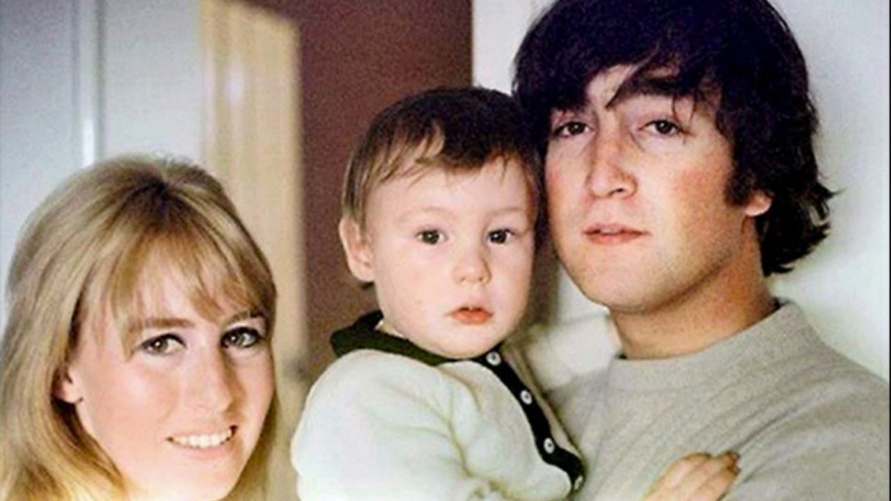 “Fruto de uma garrafa de uísque”: A distante relação de John Lennon com o filho Jules