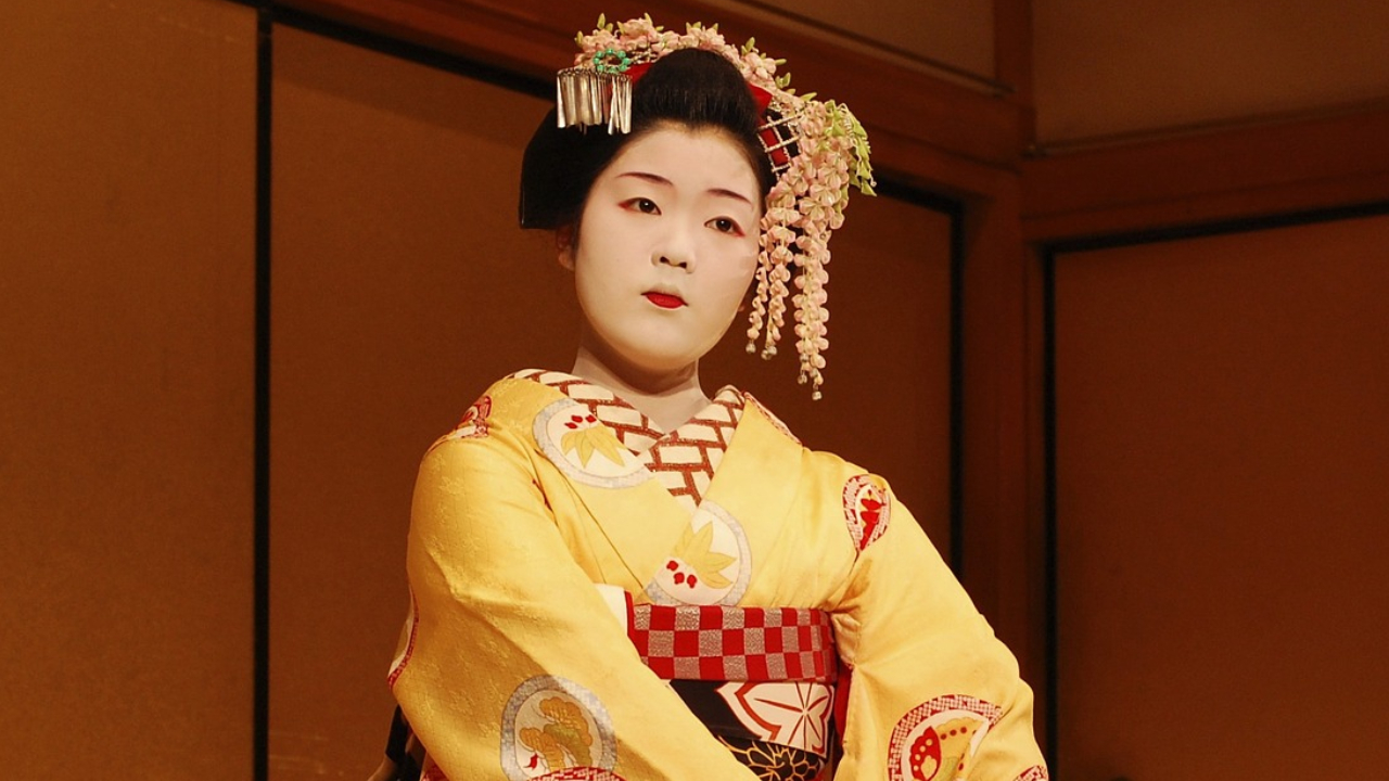 O fim das cores e da maquiagem tradicional: teatro kabuki pode desaparecer de vilarejo japonês