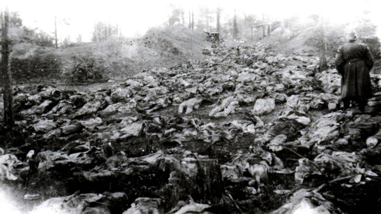 Em 2010, massacre autorizado por Stalin foi reconhecido pela Rússia