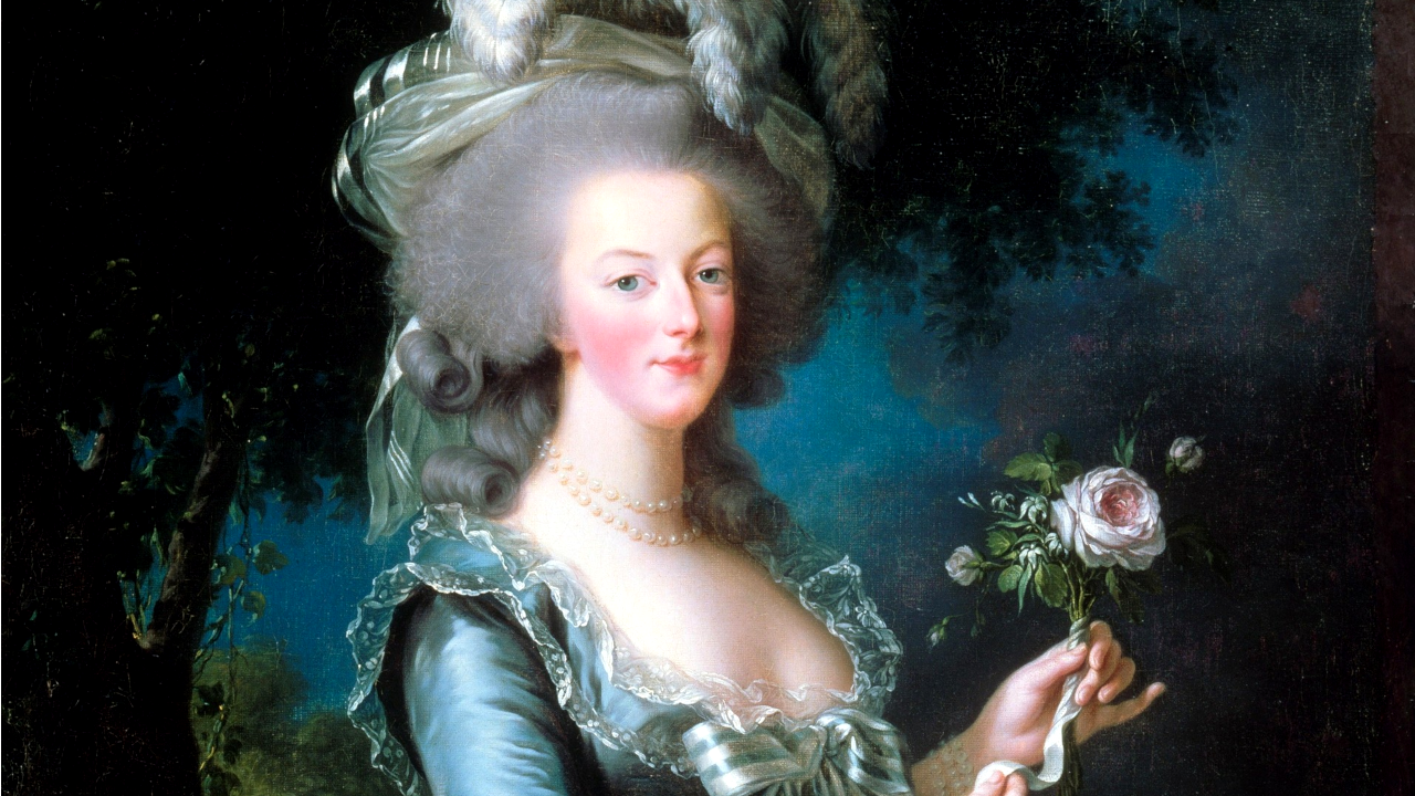 Historiadoras explicam como Maria Antonieta revolucionou a moda no século 18