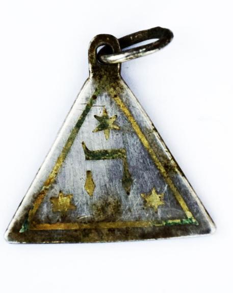 Arqueólogos escavam joias do campo de extermínio de Sobibor