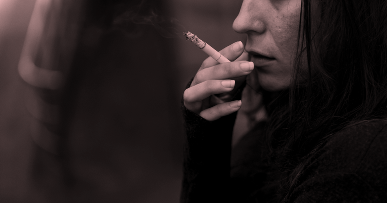 Cigarro nasceu no lixo