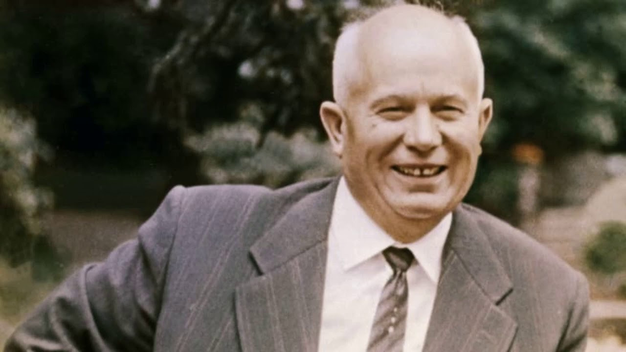 Khrushchev denunciou os crimes de Stálin. Como resultado, perdeu um importante aliado