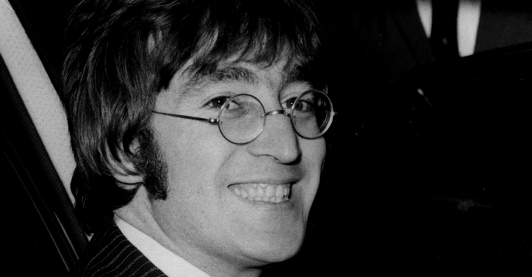 Autorretrato de John Lennon como Adolf Hitler é vendido por US$ 54 000