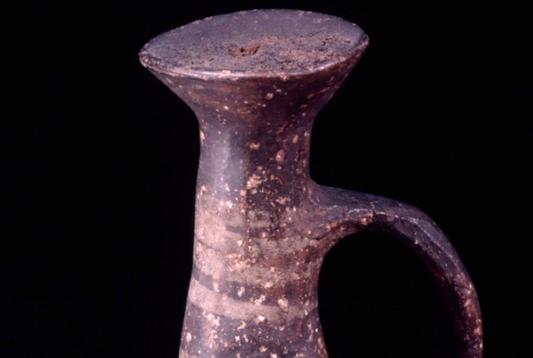 Antigo vaso indica que comércio de ópio começou há pelo menos 3600 anos