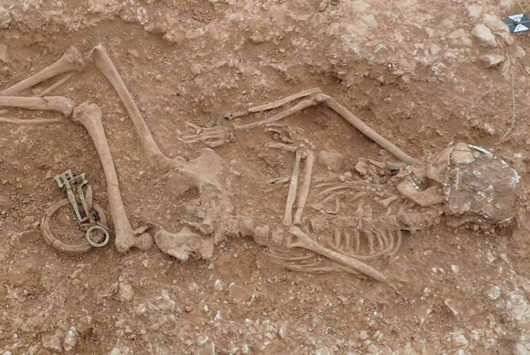 Encontrado um cemitério de mulheres ricas que viveram há 1.400 anos
