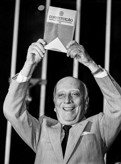 Constituição de 1988: O presente do velhinho