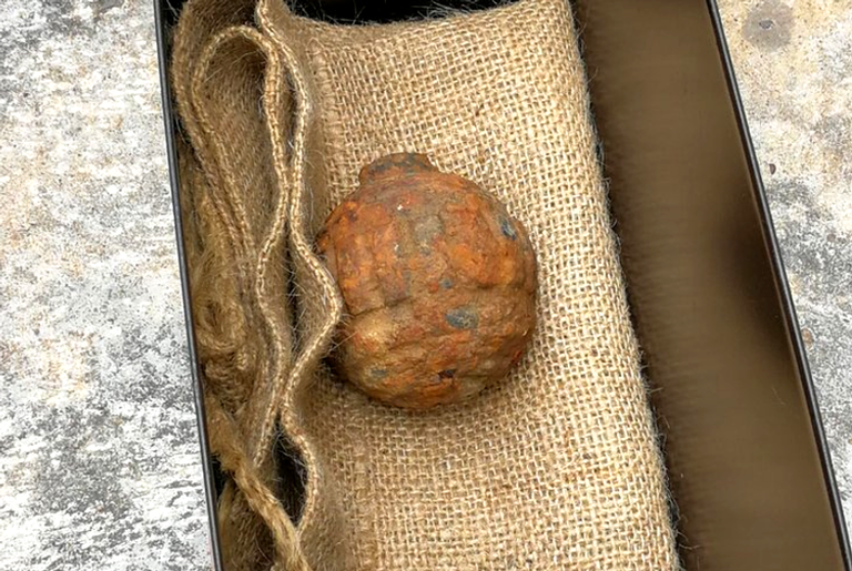 Granada da Primeira Guerra é confundida com batata e enviada à fábrica em Hong Kong
