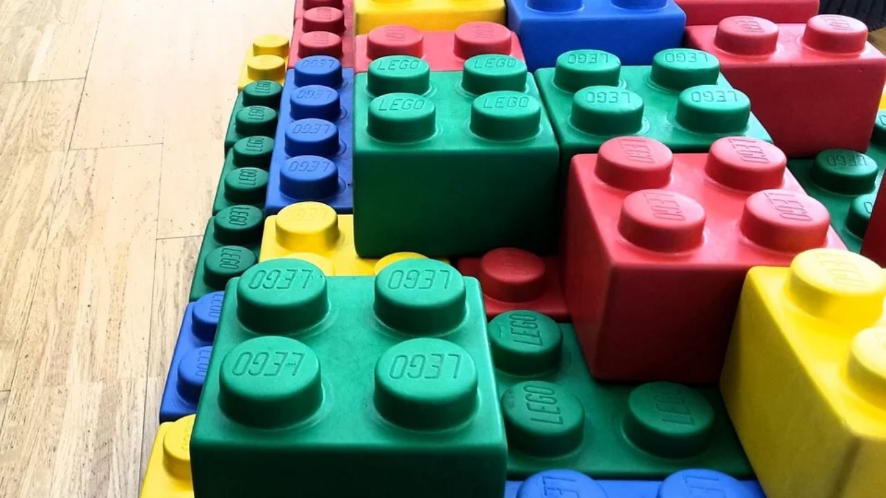 Pesquisa aponta que peças de Lego podem sobreviver por mais de 1.300 anos no Oceano