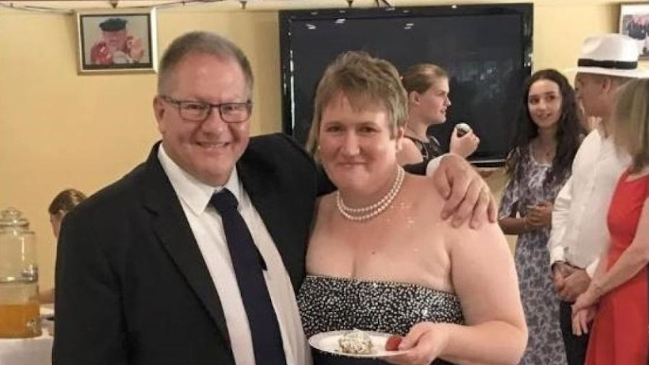 Após acordar do coma, mulher descobre que marido e filha morreram em erupção de vulcão