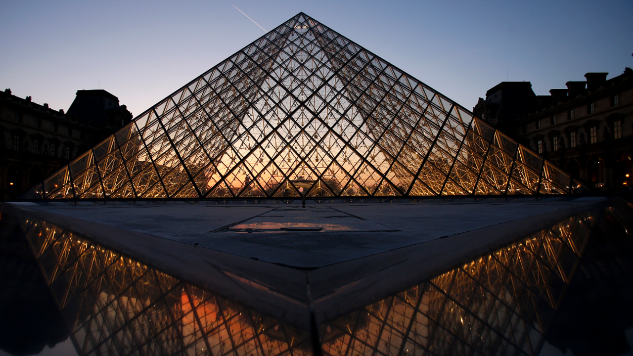 Em concurso, Louvre e Airbnb oferecem uma noite exclusiva no museu