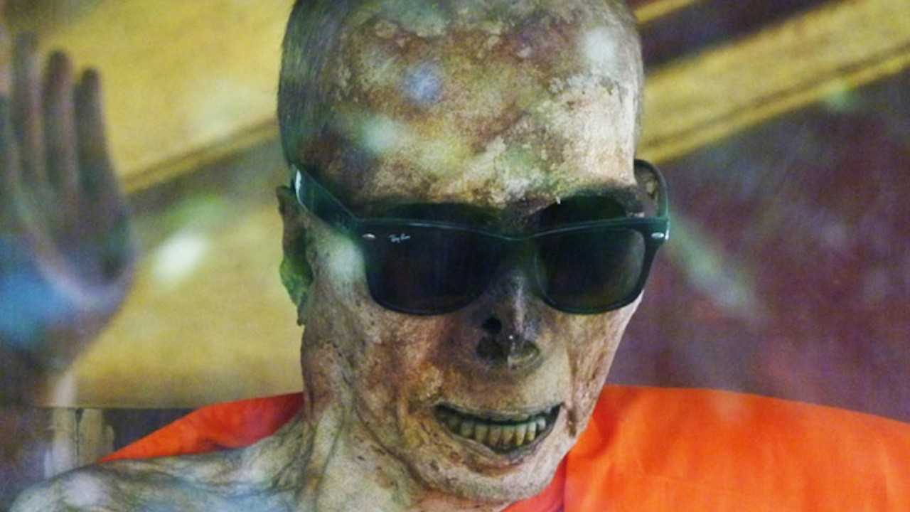 Luang Pho Daeng: O monge budista que foi mumificado e exposto em seu próprio templo