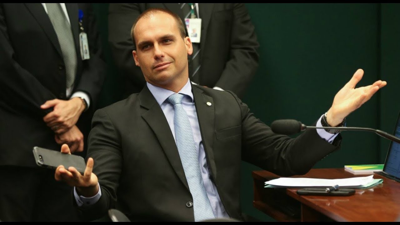 Pelo Twitter, Eduardo Bolsonaro afirma estudar história pelo Youtube para sabatina no Senado
