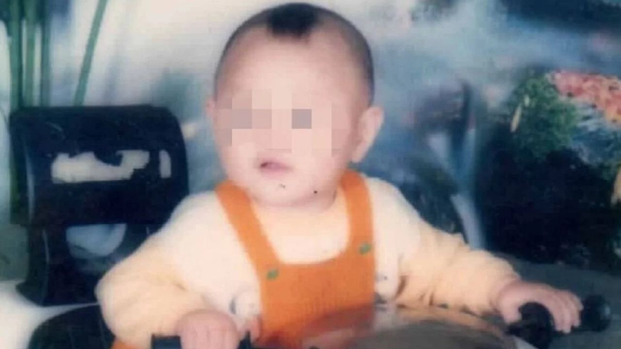 Garoto sequestrado há 15 anos por gangue na China finalmente reencontra sua família