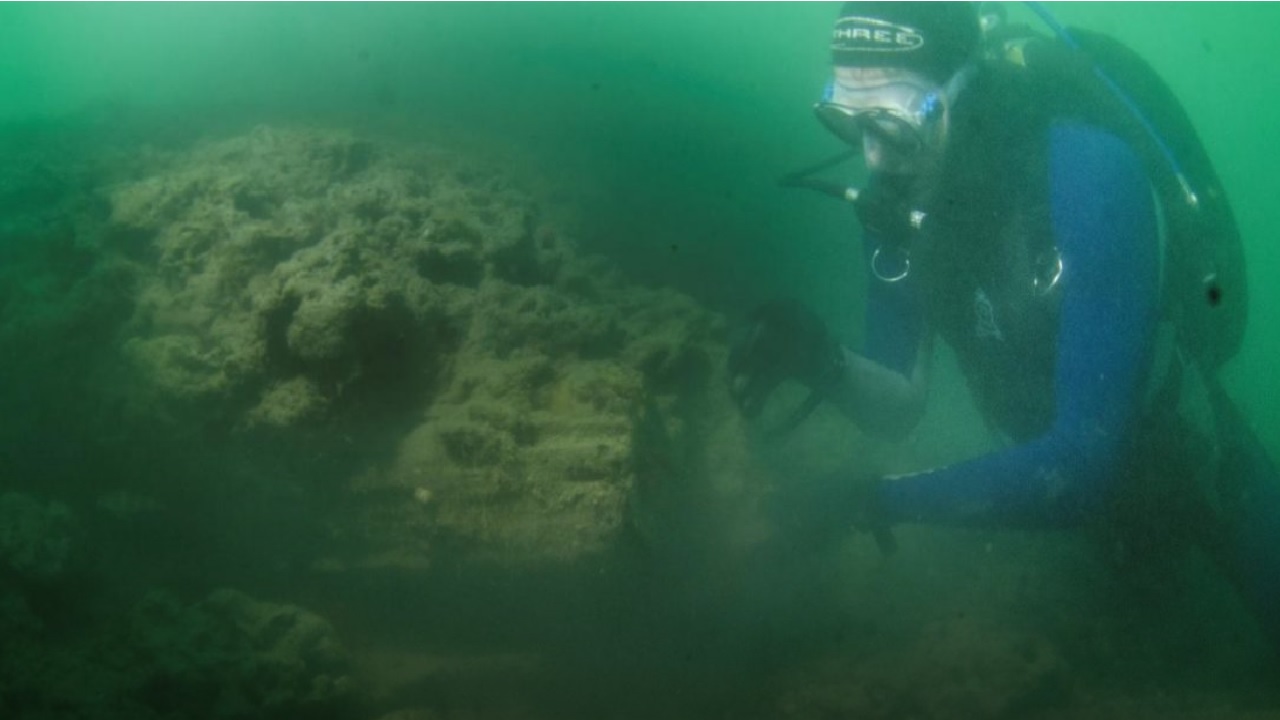 Mergulhadores encontram a estrutura de madeira mais bem preservada da pré-história