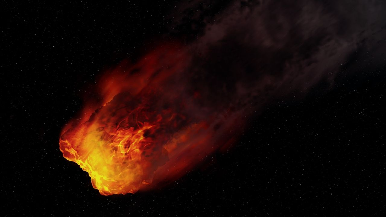 Pesquisador de universidade inglesa acredita que coronavírus tem origem extraterrestre