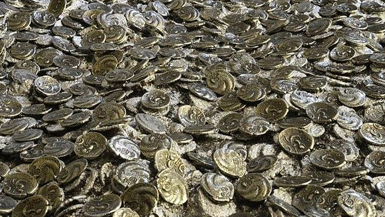 Tesouro de moedas celtas avaliado em R$ 51 milhões foi produzido por grupos da Bretanha e Normandia