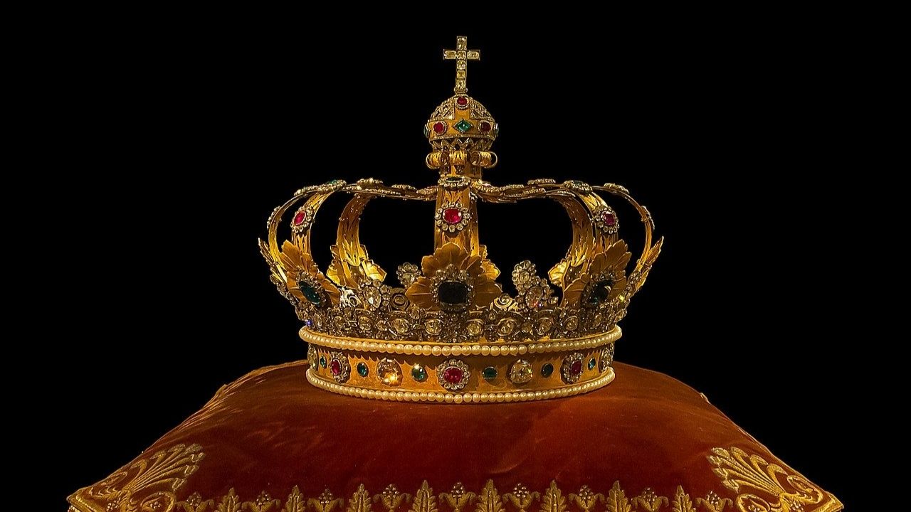 Livro de Marc Bloch explica a origem de imagens endeusadas de monarcas antigos