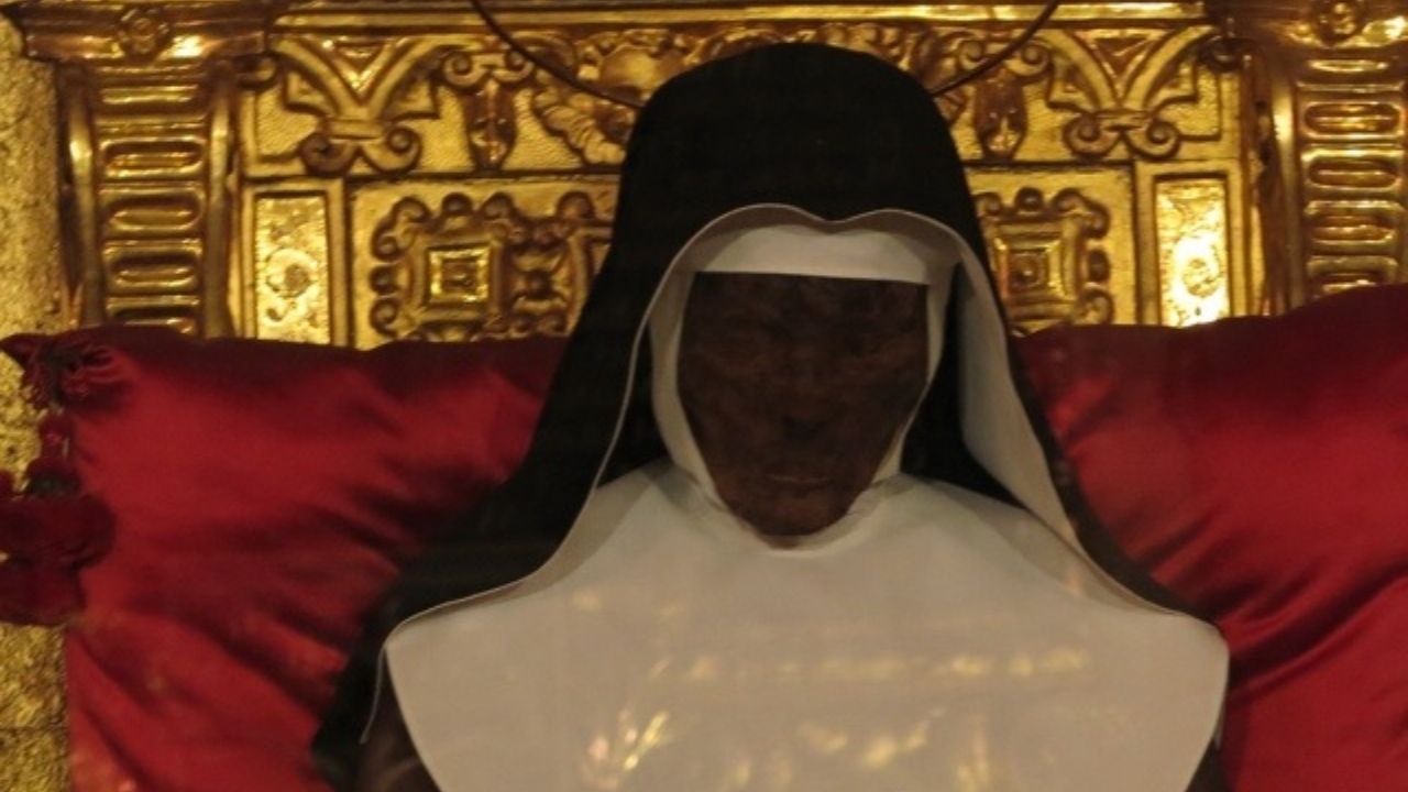 A história da múmia incorrupta de Santa Catarina de Bolonha