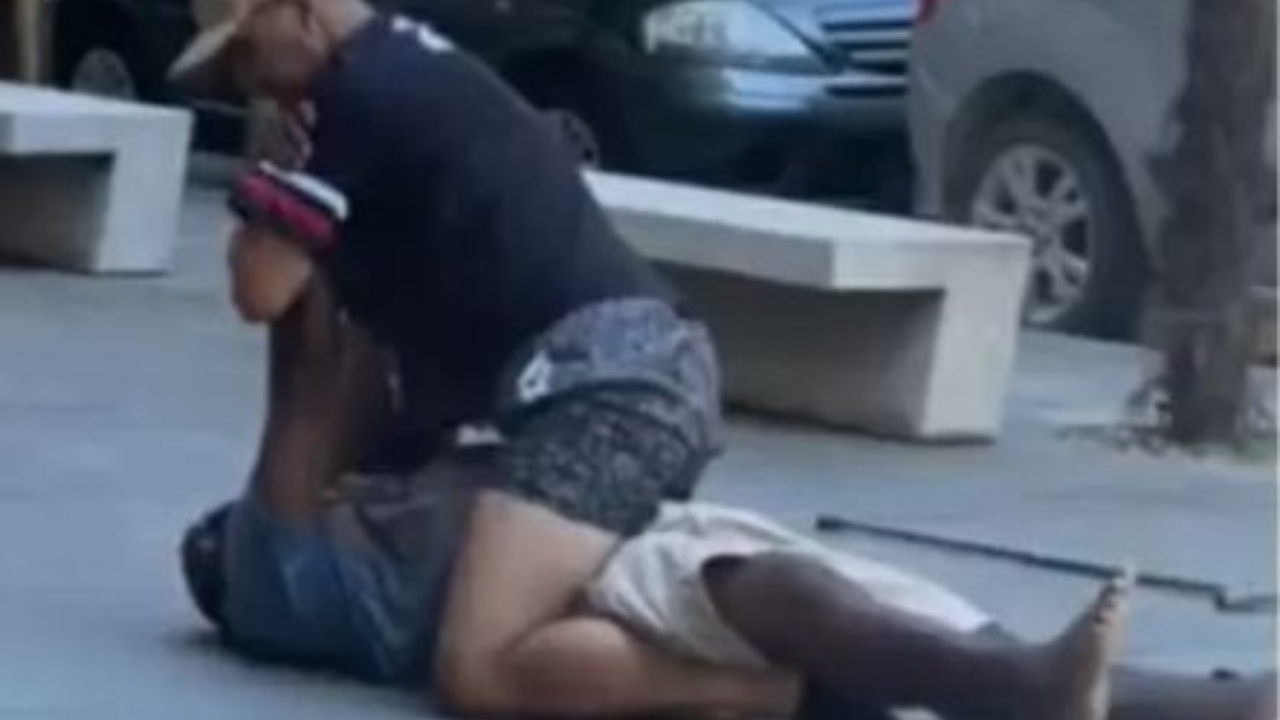 Nigeriano é espancado e morto por italiano e pedestres assistem sem reagir
