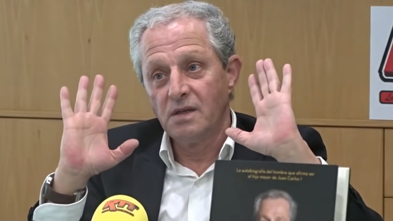 O garçom que diz ser filho do antigo rei da Espanha
