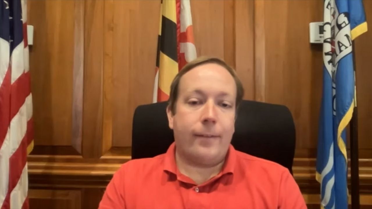 Prefeito de cidade americana é preso por publicar ‘pornô de vingança’ na internet