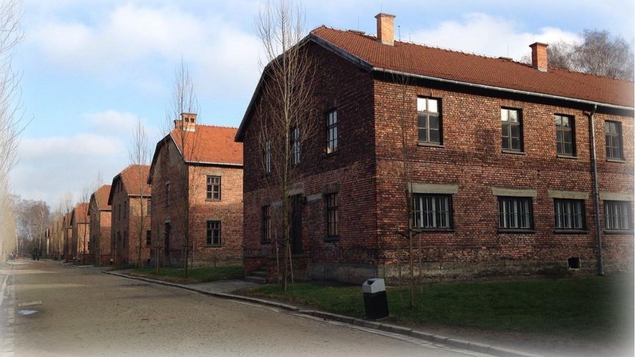 Memorial de Auschwitz chama trend do Tiktok de “dolorosa e ofensiva”